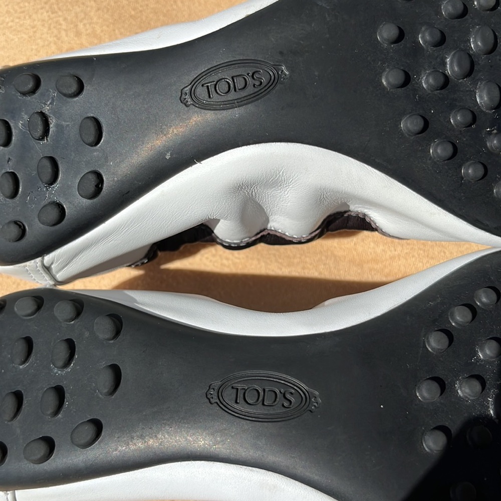 Tod’s White and Black Dee Laccetto Ballerina Flats - Picture 6 of 13